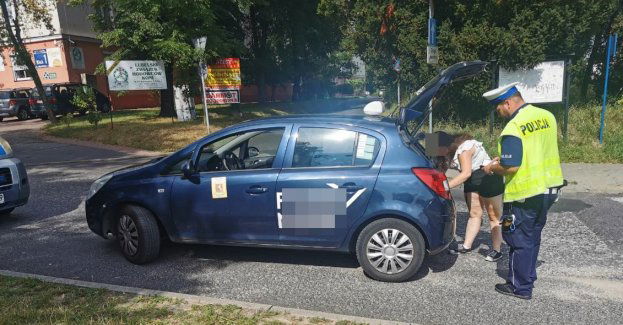 Funkcjonariusze kontrolowali taksówki na aplikację