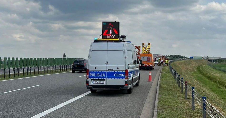 zdjęcie: Wjechała w bariery na autostradzie / fot. KPP w Świeciu