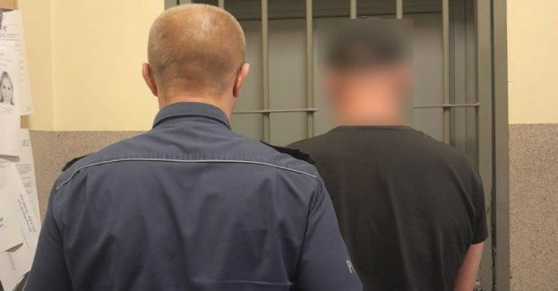 Chciał uniknąć odpowiedzialności i próbował wręczyć policjantowi łapówkę