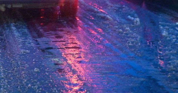 Kujawsko-pomorskie: gołoledź na drogach, zablokowana A1 koło Włocławka w kierunku Łodzi