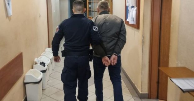Policjanci znaleźli marihuanę i amfetaminę, którą 63-latek schował w swoim samochodzie