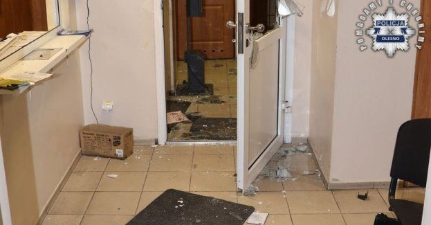 30-latek próbował wedrzeć się do dyżurki i groził policjantowi