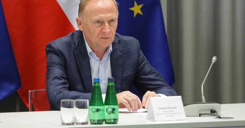 zdjęcie: Do wtorku do służby w policji zgłosiło się prawie 26,5 tys. osób / fot. PAP