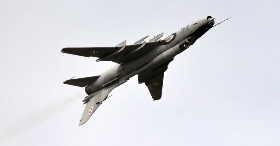 zdjęcie: F-16, Gripeny, Eurofightery oraz pożegnanie Su-22 na tegorocznym AirSHOW Radom / fot. PAP