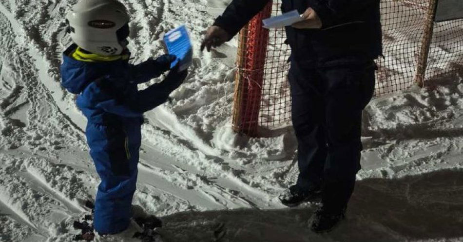 zdjęcie: Policja apeluje o rozwagę na stoku w Kumowej Dolinie / fot. KMP Chełm