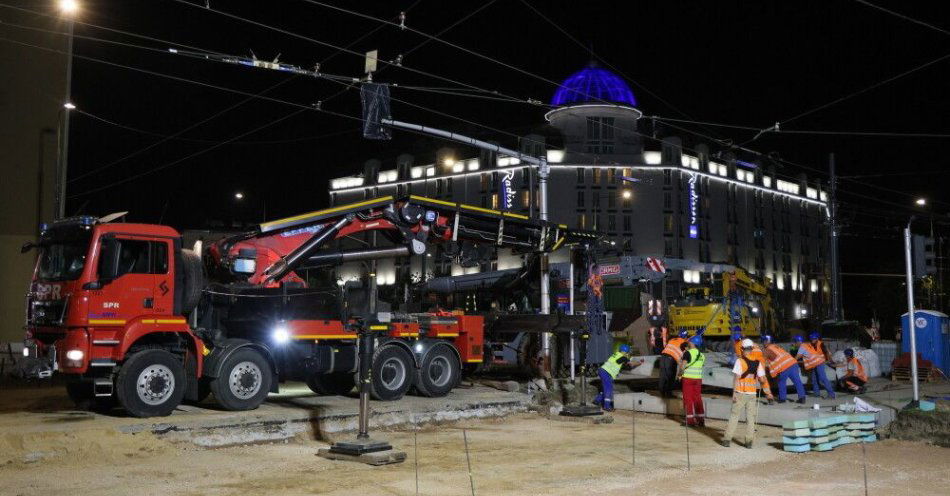 zdjęcie: W poniedziałek tramwaje powrócą na plac Zawiszy i Bemowo / fot. PAP