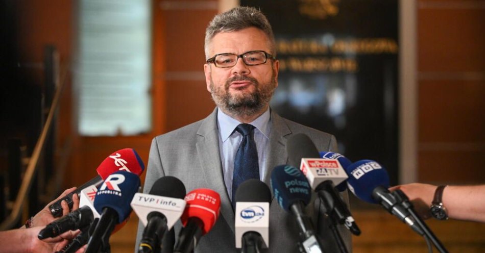 zdjęcie: Były szef Ośrodka Reprezentacyjnego WOT podejrzany o oszustwo / Warszawa, 04.09.2025. Rzecznik stołecznej Prokuratury Okręgowej Piotr Skiba podczas konferencji prasowej w siedzibie prokuratury w Warszawie, 4 bm. Spotkanie poświęcone było śledztwu w sprawie katastrofy samolotu F-16. (obm/mgut) PAP/Marcin Obara