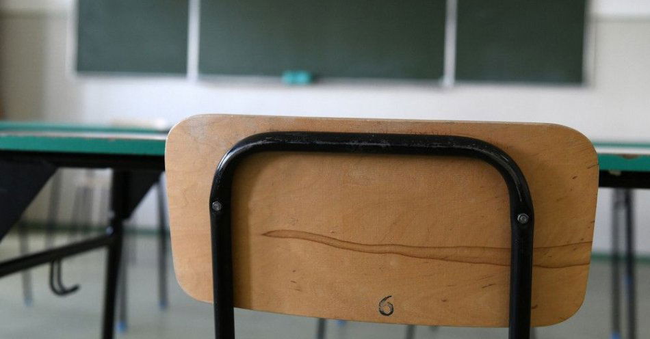 zdjęcie: Ekspertka: do wyboru szkoły ponadpodstawowej warto się przygotować; rankingi to nie wszystko / Przemyśl, 04.06.2020. Koronawirus w Polsce. Przygotowania do egzaminu maturalnego w II Liceum Ogólnokształcącym im. Kazimierza Morawskiego w Przemyślu, 4 bm. Tegoroczny egzamin dojrzałości rozpocznie się w poniedziałek, 8 bm. Jego przesunięcie wynika z sytuacji epidemiologicznej w kraju.  (kf) PAP/Darek Delmanowicz