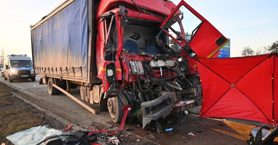 zdjęcie: Czarny wtorek na A4 pod Wrocławiem dwie ofiary / fot. KMP w Wrocławiu