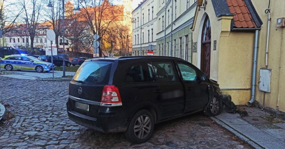 zdjęcie: Nietrzeźwy kierowca bez uprawnień uciekał przed policją / fot. KPP w Lidzbarku Warmińskim