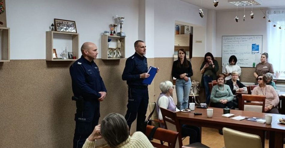 zdjęcie: Debata w Czersku o bezpieczeństwie seniorów / fot. KPP w Chojnicach