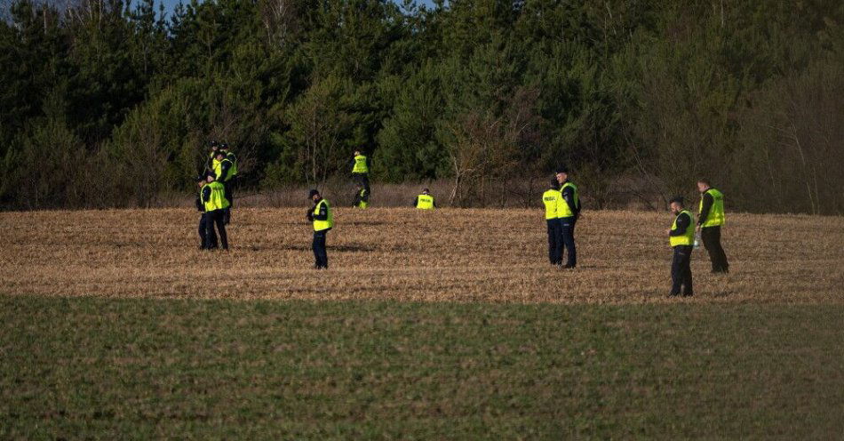 zdjęcie: Prokurator: dron znaleziony w Galczyczach nie był uzbrojony / Galczyce (woj. wielkopolskie), 12.03.2026. Miejsce znalezienia drona na terenie kopalni węgla brunatnego w Galczycach, 12 bm. Trwa ustalanie okoliczności zdarzenia. Na razie nie jest znane pochodzenie urządzenia. (ad) PAP/Bartosz Skonieczny
***Do tego materiału zdjęciowego dostępna jest również depesza w systemie CSI, pt.: Wielkopolska/ Policja: na terenie kopalni został znaleziony dron (krótka)***