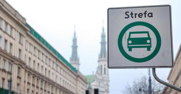 Za dwa lata prawie 130 tys. aut zarejestrowanych w Warszawie nie będzie mogło wjechać do SCT