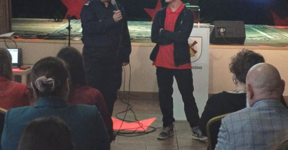 zdjęcie: Policja w Sośnie promuje dzieciństwo bez przemocy i bezpieczeństwo / fot. KPP Sępólno Krajeńskie