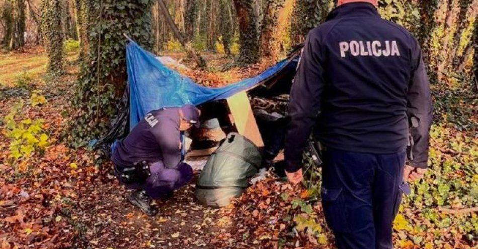 zdjęcie: Służby z Ostrzeszowa intensyfikują pomoc przed zimą / fot. KPP Ostrzeszów