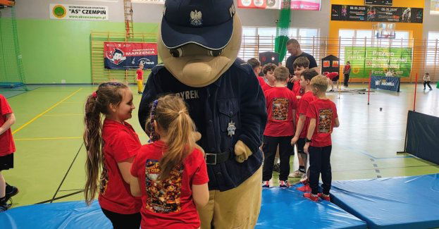 Policjanci na feriach w Czempiniu uczą bezpieczeństwa