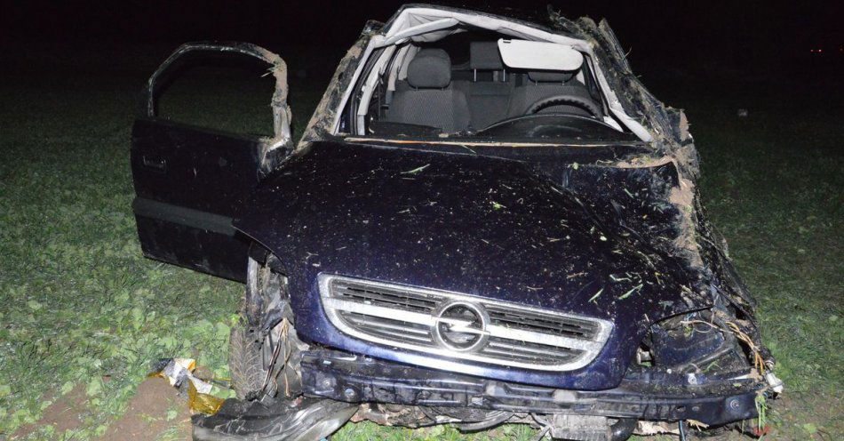 zdjęcie: Dwa dachowania w powiecie chełmskim. Kierowcy trafili do szpitala / fot. KMP Chełm