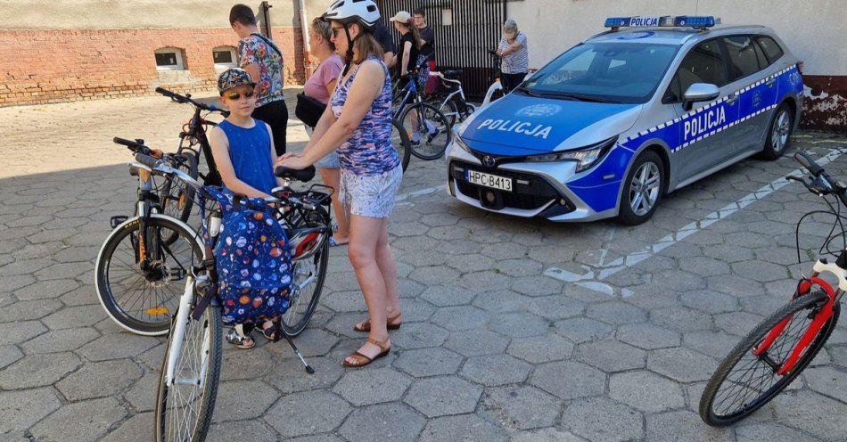 zdjęcie: Policjanci oznakowali rowery / fot. KPP w Świeciu