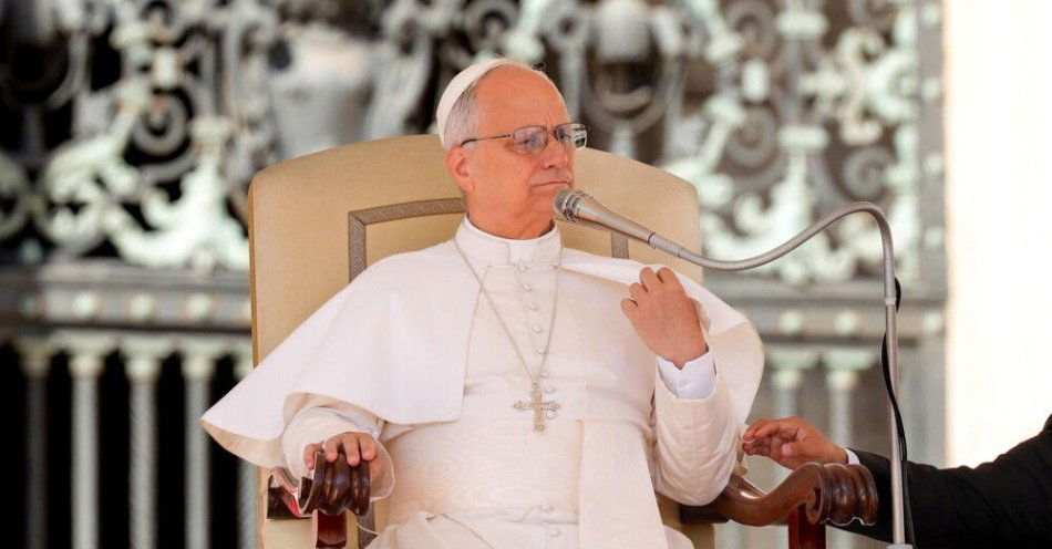 zdjęcie: Papież: nie jest postawą pro-life nieludzkie traktowanie imigrantów w USA / epa12409263 Papież Leon XIV prowadzi jubileuszową audiencję na placu Świętego Piotra w Watykanie, 27 września 2025 roku. EPA/GIUSEPPE LAMI Dostawca: PAP/EPA.