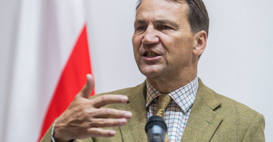zdjęcie: Szef MSZ: polscy obywatele zatrzymani w Izraelu powinni w najbliższych dniach wrócić do kraju / Kijów, Ukraina, 12.09.2025. Wicepremier, minister spraw zagranicznych RP Radosław Sikorski podczas konferencji prasowej w siedzibie Ministerstwa Spraw Zagranicznych Ukrainy w Kijowie, 12 bm. (amb) PAP/Vladyslav Musiienko