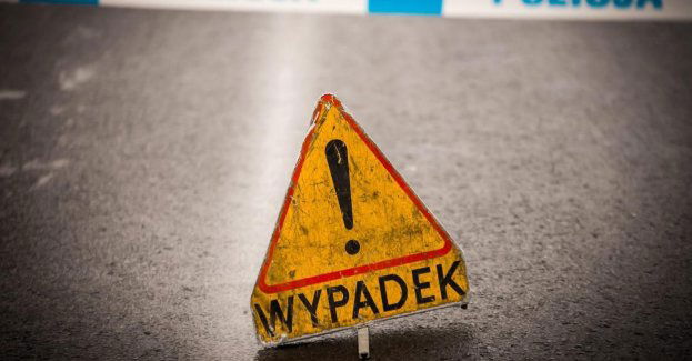 Dziewięć osób, w tym siedmioro dzieci, trafiło do szpitala po wypadku w Miedznie