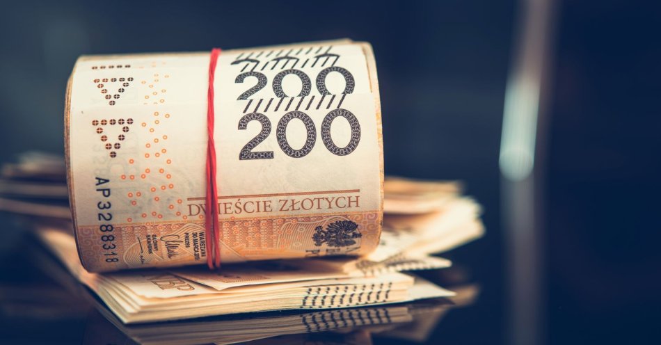 zdjęcie: Policjanci zatrzymali odbieraka do oszustw na seniorkach / v24626403