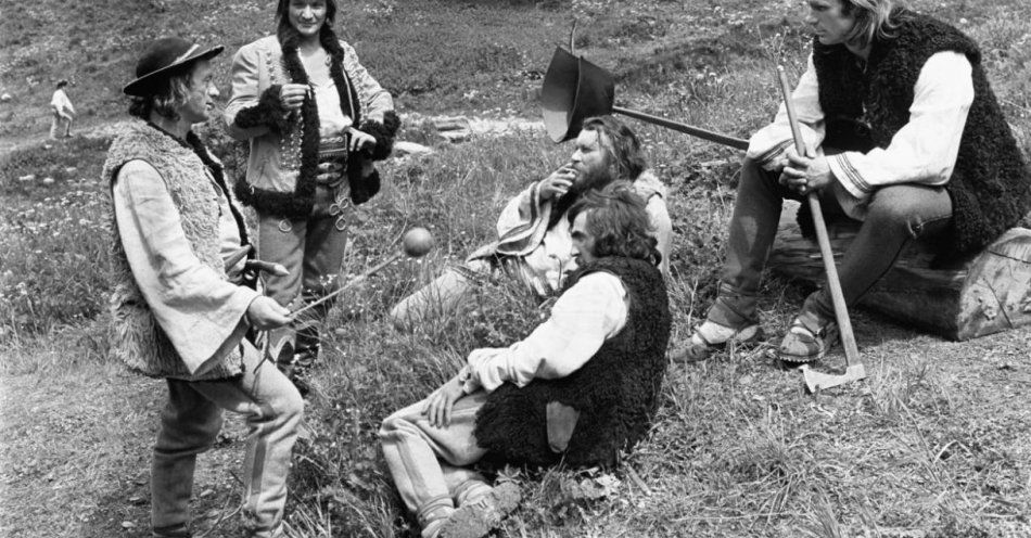 zdjęcie: Suto zakrapiane biesiady, bójki aktorów z góralami, połamane kończyny – tak powstawał serial „Janosik”. Dziś mija 49 lat od jego premiery / fot. PAP