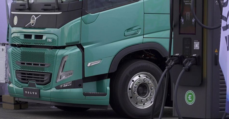 zdjęcie: Producenci ciężarówek przygotowani na szybszą elektryfikację transportu. Infrastruktura ładowania pojazdów wciąż nie nadąża / fot. Newseria