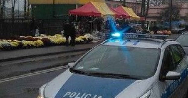 Podczas prac porządkowych przy grobach najbliższych uważajmy na torebki z dokumentami i portfelami aby przez chwilę nieuwagi nie padły łupem złodzieja