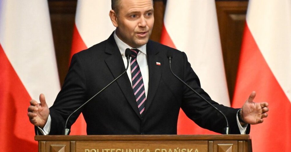 zdjęcie: Prezydent: zrobię wszystko, aby rozwijać polskie technologie obronne XXI wieku / Gdańsk, 01.10.2025. Prezydent Rzeczypospolitej Polskiej Karol Nawrocki przemawia podczas inauguracji roku akademickiego 2025/2026 Politechniki Gdańskiej, 1 bm. (amb) PAP/Adam Warżawa