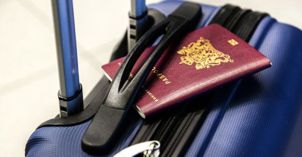 Obywatelka Albanii wraz z córką chciała polecieć do Toronto używając sfałszowanych dokumentów