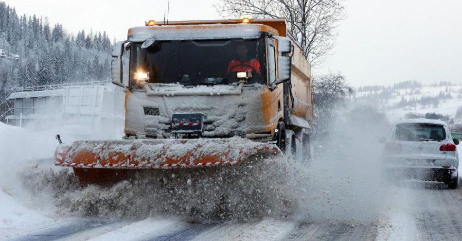 zdjęcie: Zakopianka udrożniona; warunki nadal trudne / fot. PAP