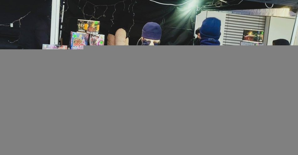 zdjęcie: Policja kontroluje sprzedaż fajerwerków przed Sylwestrem / fot. KPP w Opocznie