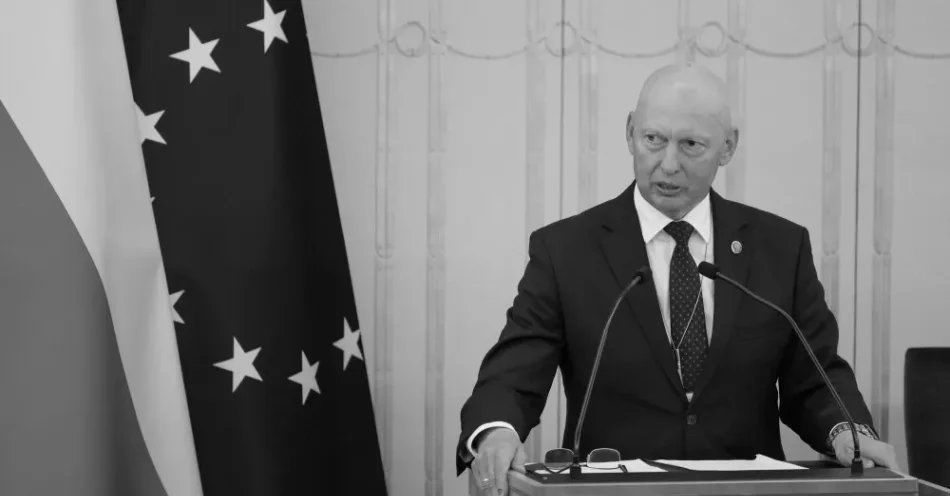 zdjęcie: Zmarł gen. Mirosław Różański, senator XI kadencji / Warszawa, 16.07.2025. Senator TD-PSL Mirosław Różański na sali obrad Senatu w Warszawie, 16 bm. Senat rozpoczyna dwudniowe posiedzenie. Izba zajmie się m.in. nowelami: tzw. ustawy wiatrakowej, ustawy o obronie ojczyzny i ustawy o podatku od spadków i darowizn. Senatorowie rozpatrzą również ustawę o wypowiedzeniu konwencji ottawskiej. (mr) PAP/Paweł Supernak