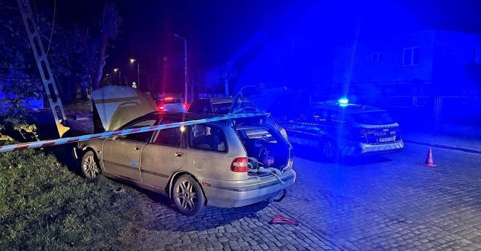 zdjęcie: Nietrzeźwy 71-latek uderzył w słup. Został zatrzymany / fot. KPP w Ząbkowicach Śląskich