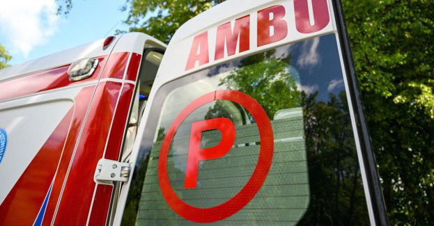 Bus z szóstką dzieci wpadł do rowu przy dk 59 w Zalcu