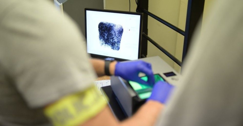 zdjęcie: Szantaż w sieci. 19-latek wymusił 34 tysiące zł / fot. KPP w Nowym Dworze Gdańskim