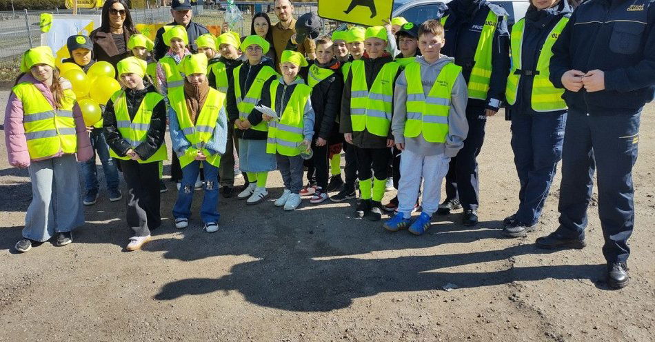 zdjęcie: Kierowco noga z gazu przed szkołą w Gostomi / fot. KPP w Wałczu 1