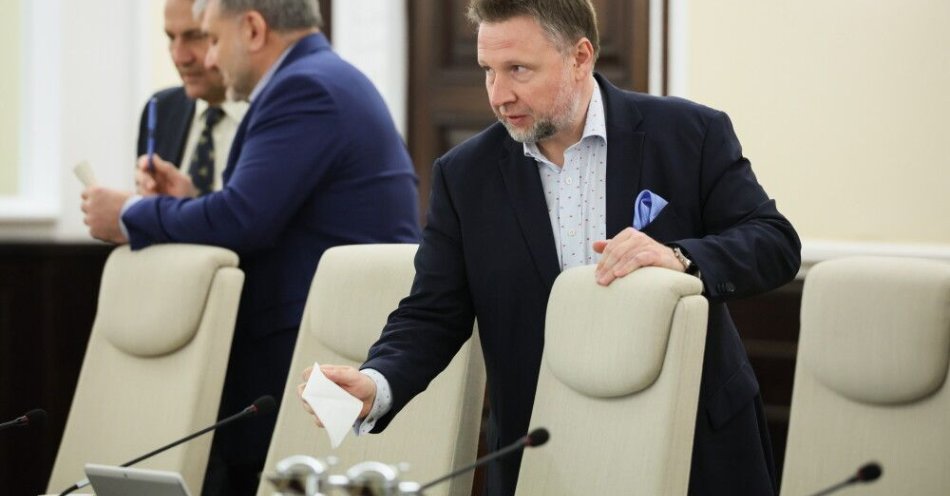 zdjęcie: Kierwiński o informacjach ws. leczenia syna senatora KO: wiele z nich jest nieprawdziwych / Warszawa, 24.03.2026. Szef MSWiA Marcin Kierwiński (C) na posiedzeniu rządu w KPRM w Warszawie, 24 bm. Rada Ministrów zajmie się m.in. projektem nowelizacji ustawy usprawniającym proces budowy elektrowni jądrowych oraz projektem nowelizacji ustawy o finansach publicznych. (amb) PAP/Leszek Szymański