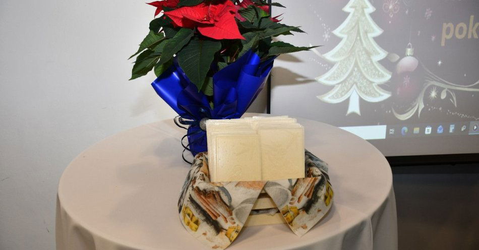 zdjęcie: Świąteczne spotkanie opłatkowe w gorlickiej komendzie / fot. KMP w Gorlicach