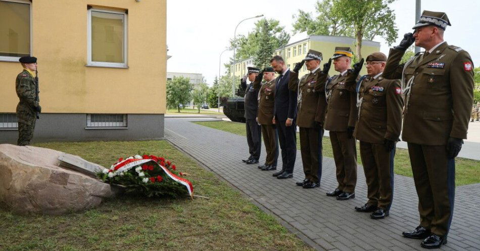 zdjęcie: Warszawska brygada upamiętniła sierż. Sitka w pierwszą rocznicę śmierci / fot. PAP