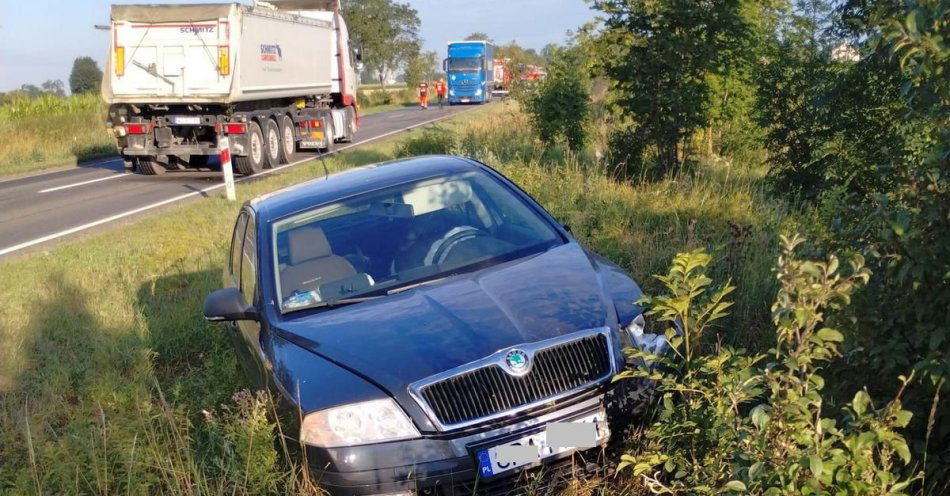 zdjęcie: Zderzenie osobówek na drodze krajowej nr 62 w Jarantowicach (pow. radziejowski) / fot. KPP w Radziejowie