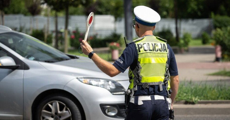 zdjęcie: Policjanci w ostatni weekend wakacji będą kontrolować m.in. prędkość i trzeźwość kierowców / fot. PAP