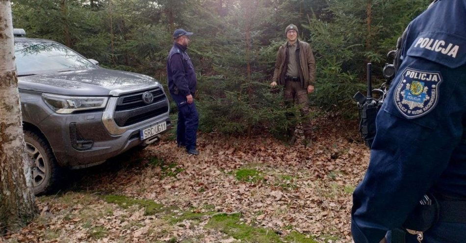 zdjęcie: Kupujesz choinkę? Sprawdź czy pochodzi z legalnego źródła / fot. KPP w Raciborzu