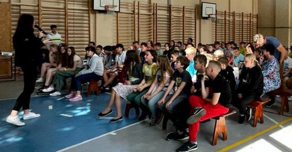 zdjęcie: Profilaktycy z Wyżyn o przemocy rówieśniczej w Nowej Wsi Wielkiej / fot. KWP w Bydgoszczy