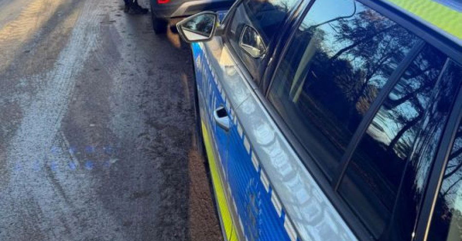 zdjęcie: Kierowczyni ukarana za wjazd na przejazd kolejowy / fot. KPP w Piasecznie