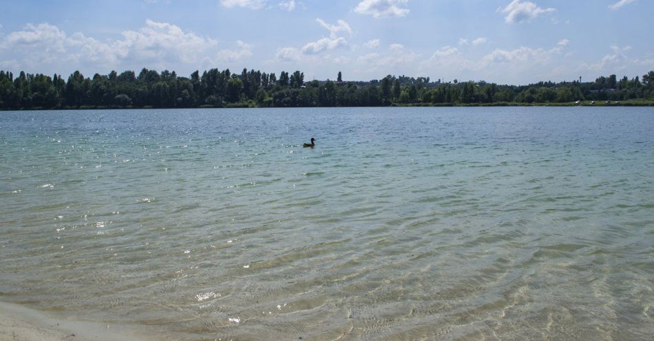 zdjęcie: W kąpieliskach nad jeziorem Ukiel zakwitły sinice / v41292080