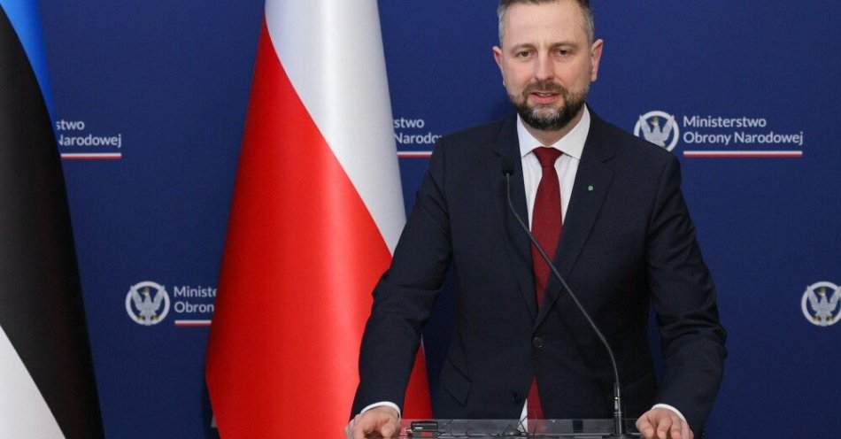 zdjęcie: Szef MON: dzięki zwycięstwu TISZY będzie łatwiej o odrodzenie roli Węgier w NATO i UE / Warszawa, 27.03.2026. Wicepremier, minister obrony narodowej Władysław Kosiniak-Kamysz podczas oświadczenia dla mediów w siedzibie MON w Warszawie, 27 bm. (aldg) PAP/Paweł Supernak