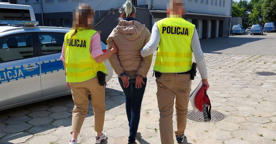 zdjęcie: Policjanci zatrzymali dwie kobiety, które pobiły 21-latkę. Jedna z nich posiadała znaczą ilość narkotyków / fot. KMP Chełm