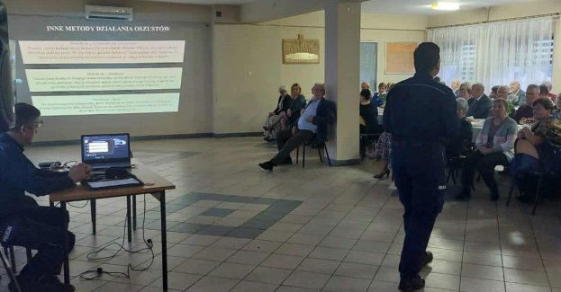 Seniorzy uczą się jak nie paść ofiarą oszustów w Rzeczniowie